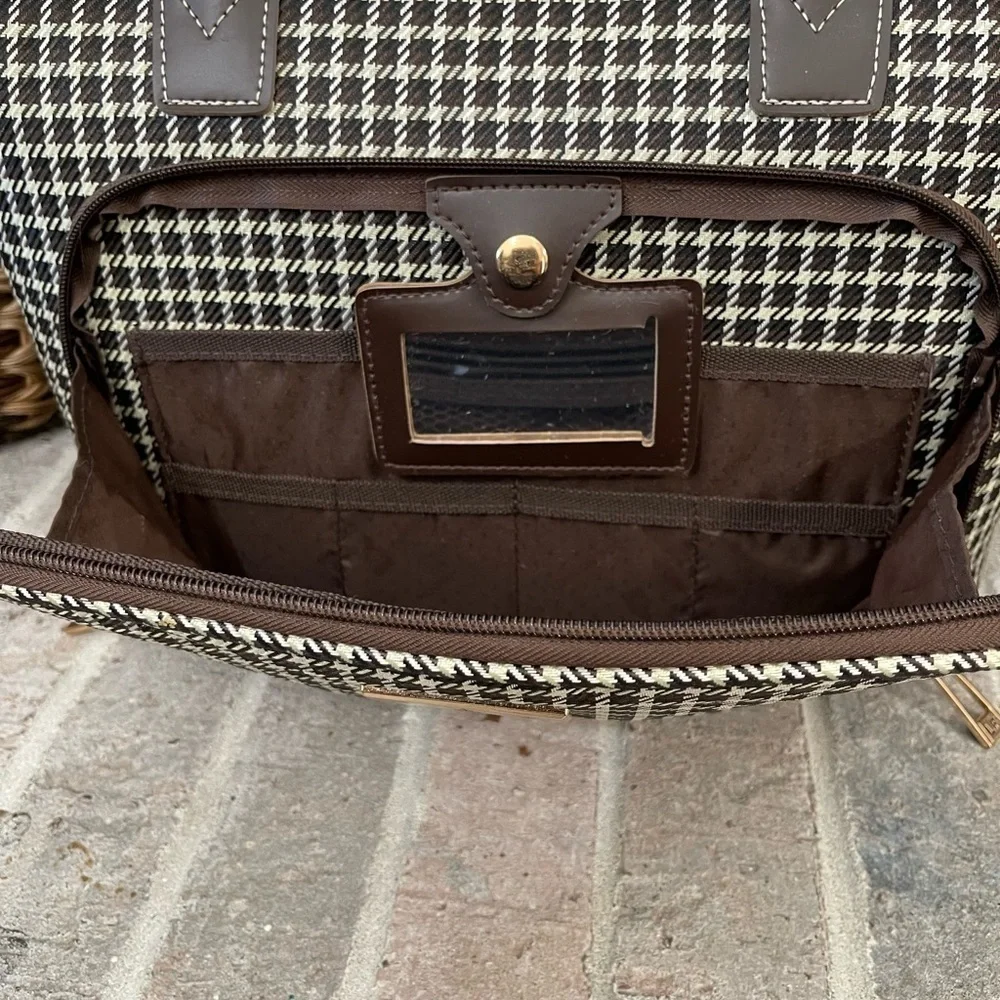 London Fog Black and White Travel Bag - Picture 12 of 15